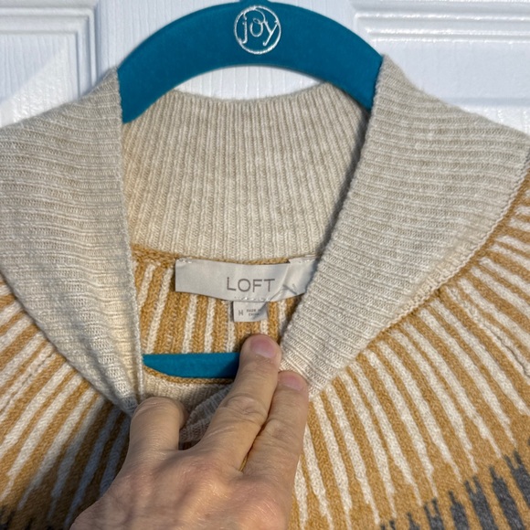 LOFT Tan and Gray Patterned Sweater - Picture 2 of 5